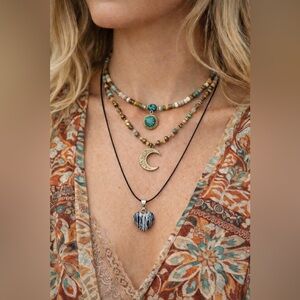 Heart Pendant Necklace – Black & White Stone – Adjustable